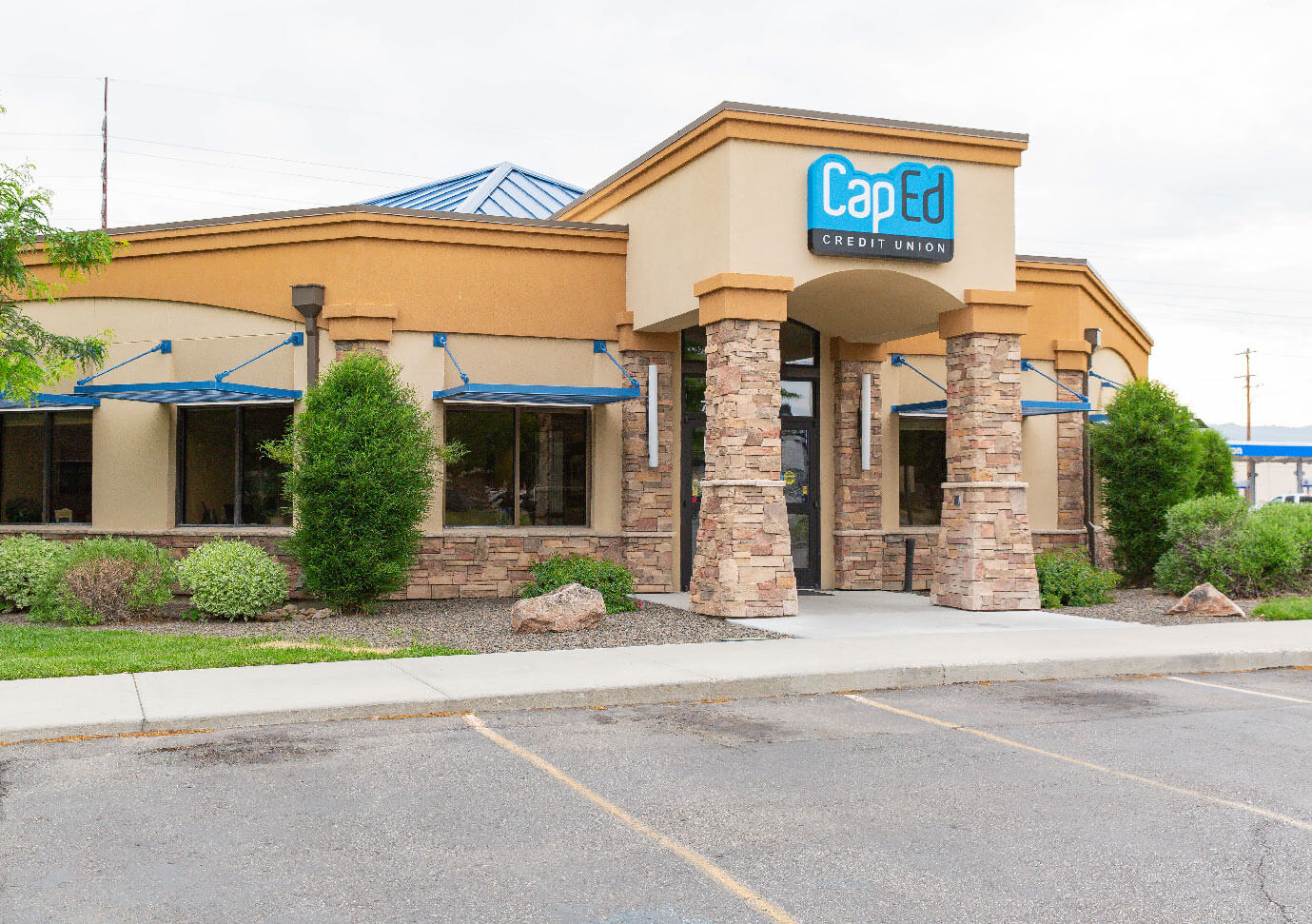 CapEd's Thunderbolt location front entrance and parking lot.